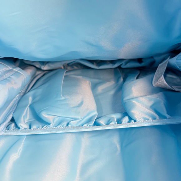 NWT Disney Loungefly Lilo & Stitch Clutching Heart Backpack Full Size Cosplay - Picture 8 of 8